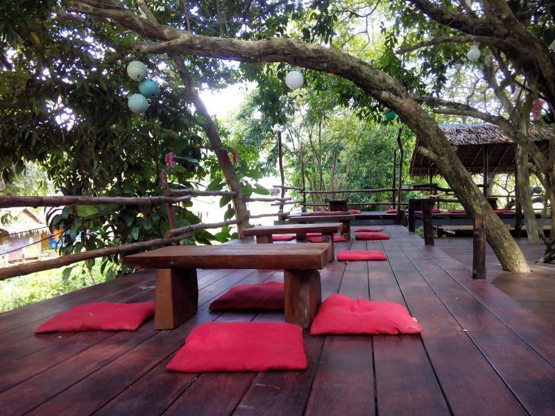 Chill Chill Long Beach Hostel Ko Lanta Exterior foto